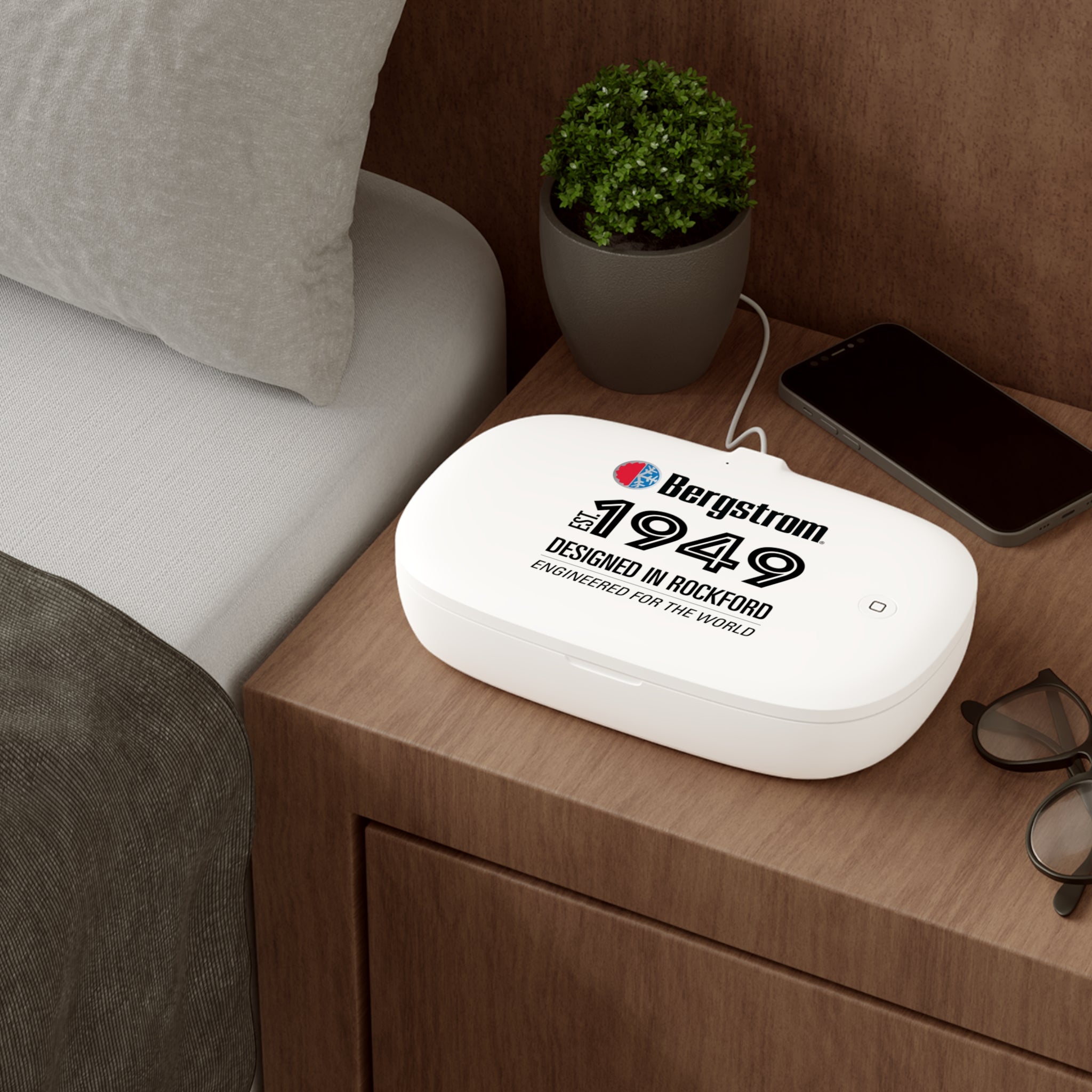 Bergstrom 1949 UV Phone Sanitizer & Wireless Charging Pad